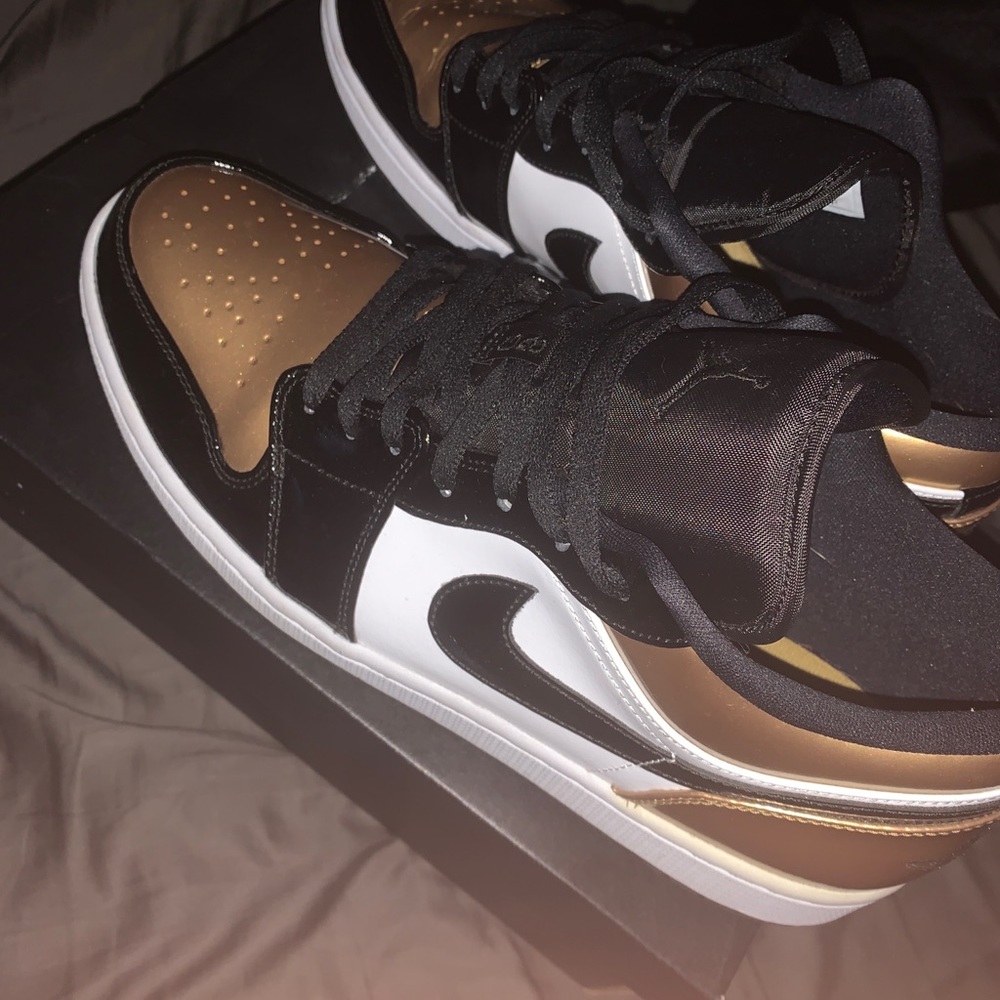 Jordan 1 gold toe low